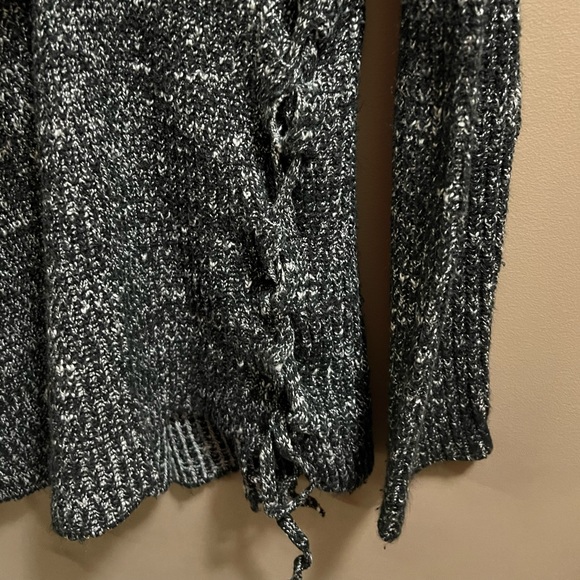 American Eagle Ladies S Black & White Side-Laced Sweater - Picture 8 of 16